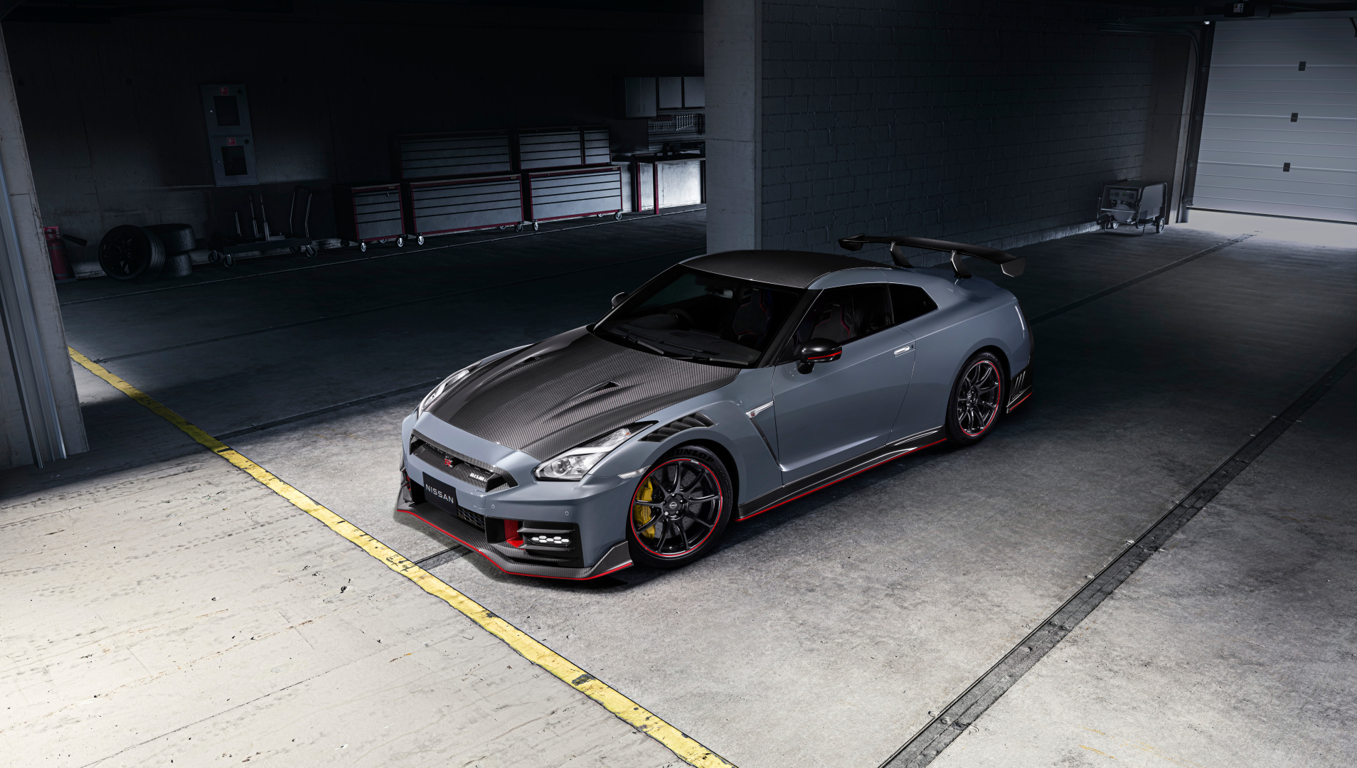 SMALL_241212-01_02_GT-R_NISMO_SP_edition